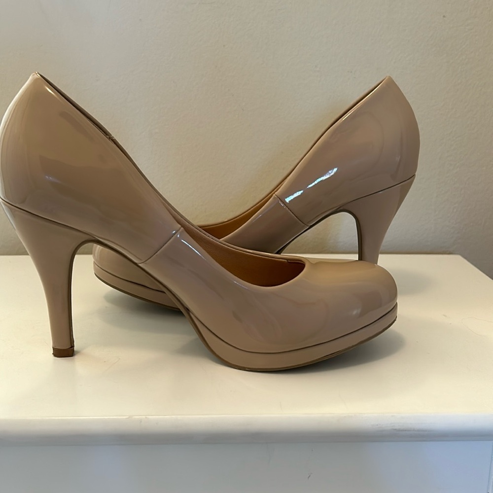 Beige heels